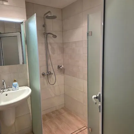 شقة Stylish 2br Retreat 5m Walk To Sea Garden & بورغاس