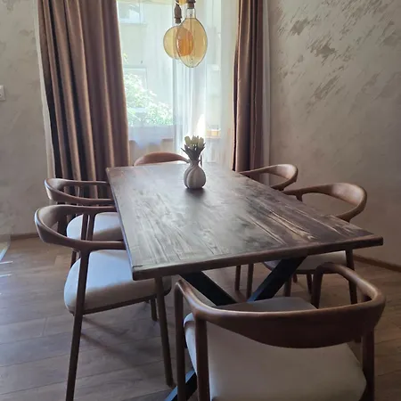 شقة Stylish 2br Retreat 5m Walk To Sea Garden & بورغاس