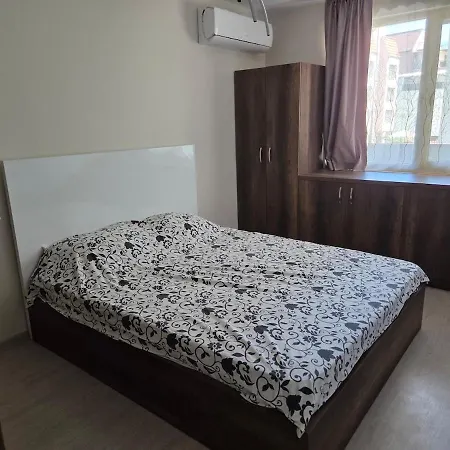 شقة Stylish 2br Retreat 5m Walk To Sea Garden & بورغاس