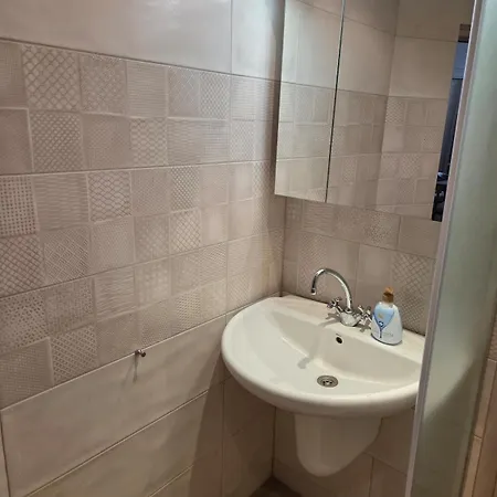 Stylish 2br Retreat 5m Walk To Sea Garden & بورغاس